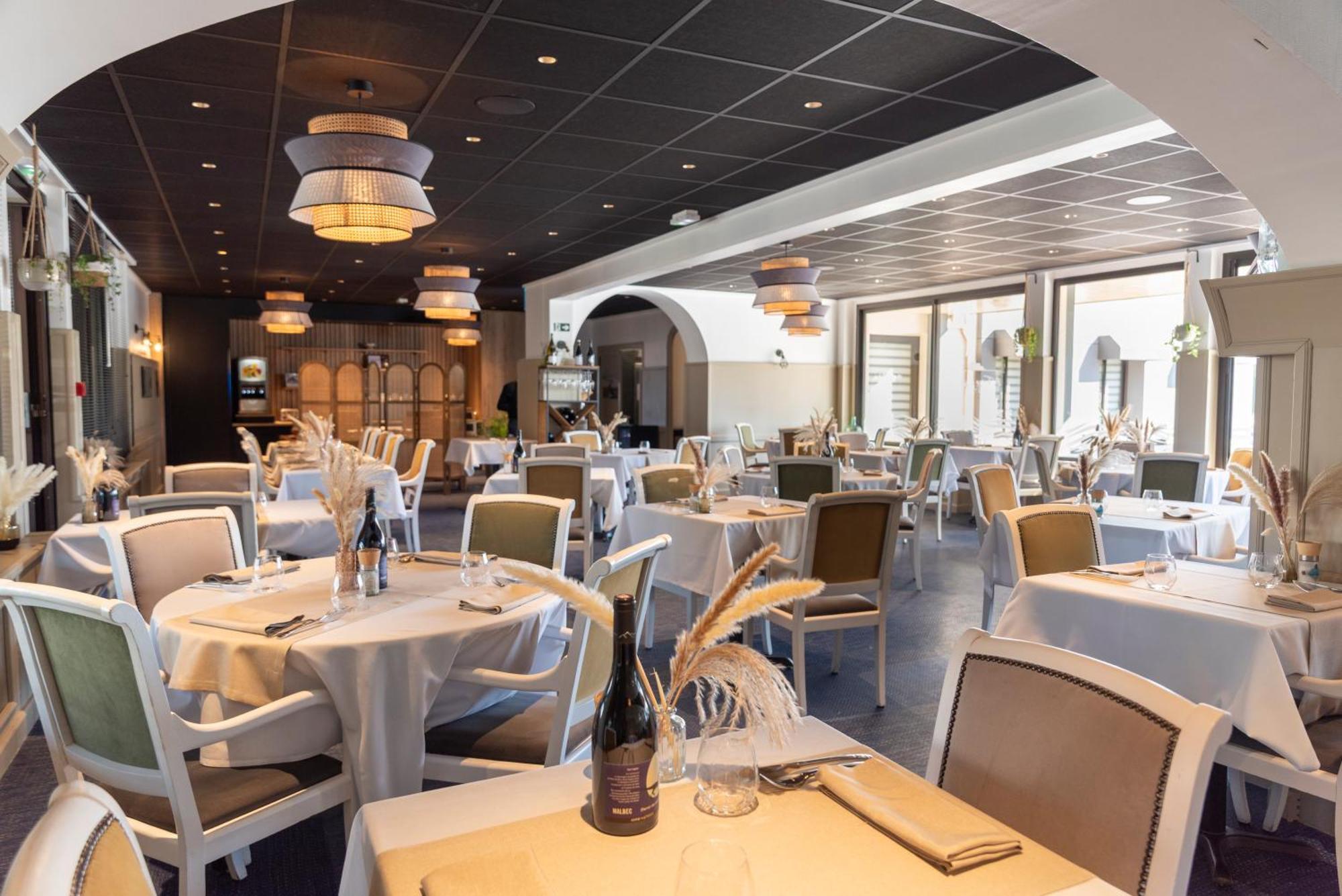 Hotel Restaurant Les 13 Assiettes Le Val-Saint-Père Zewnętrze zdjęcie