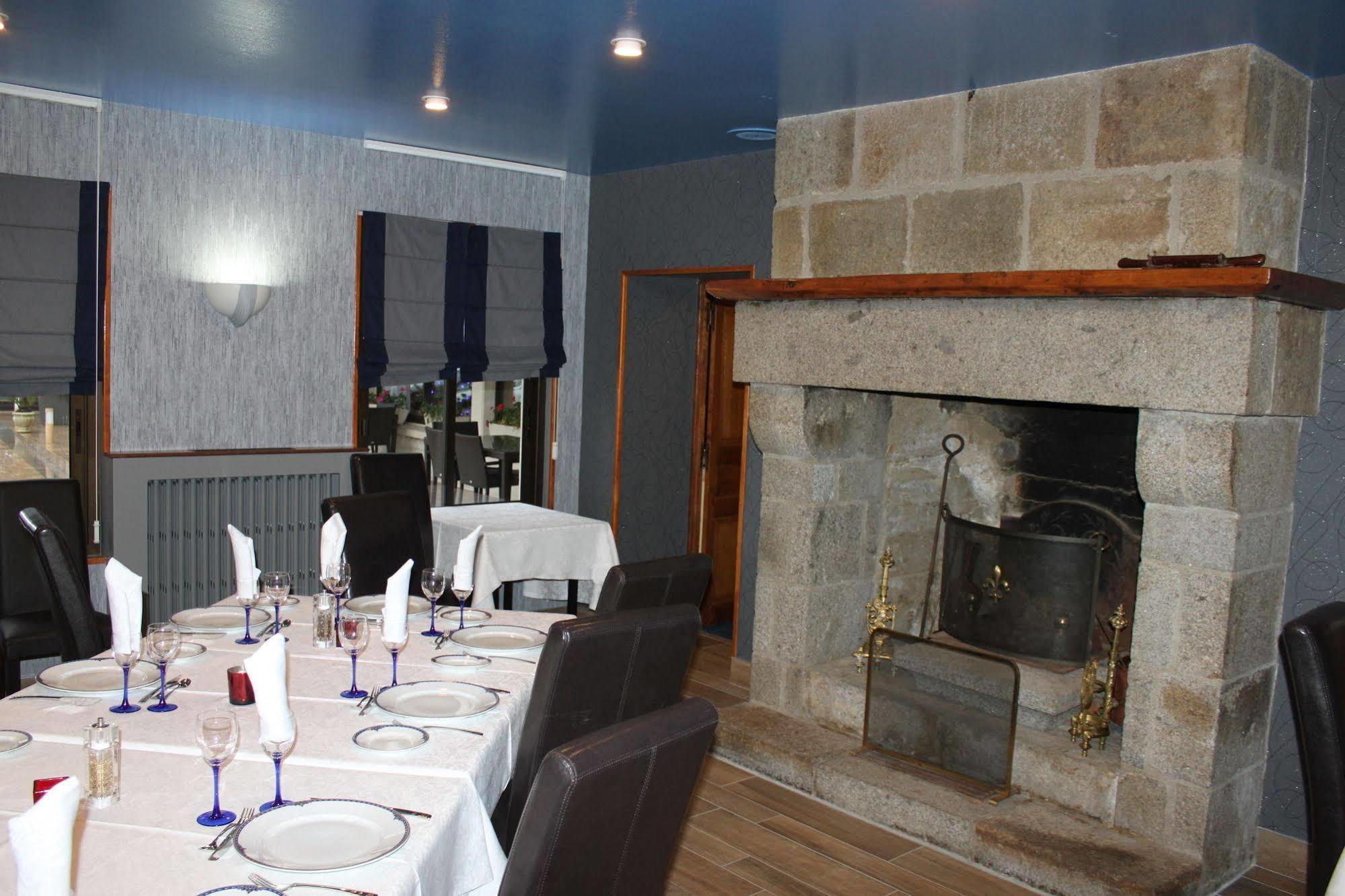 Hotel Restaurant Les 13 Assiettes Le Val-Saint-Père Zewnętrze zdjęcie