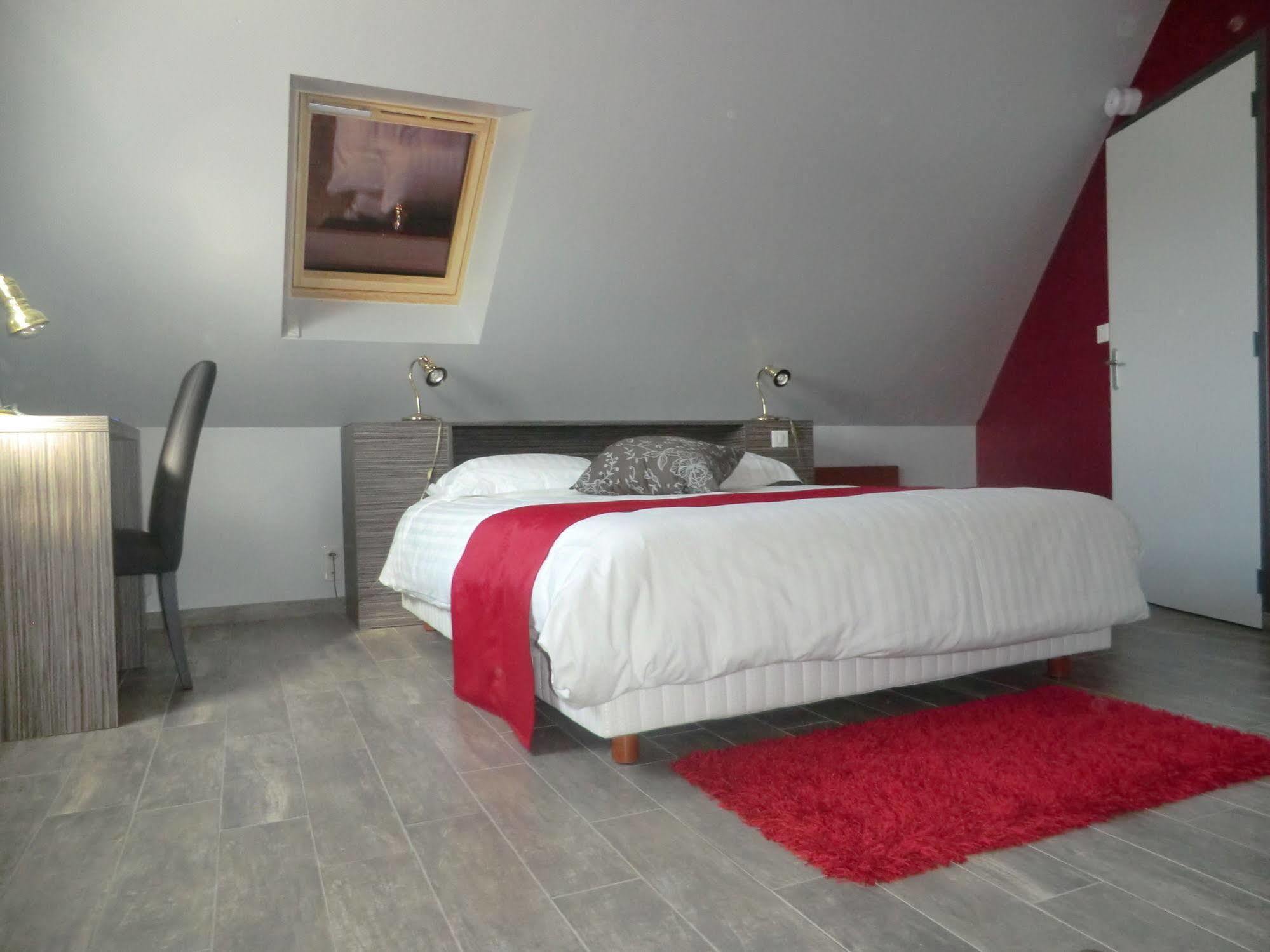 Hotel Restaurant Les 13 Assiettes Le Val-Saint-Père Zewnętrze zdjęcie