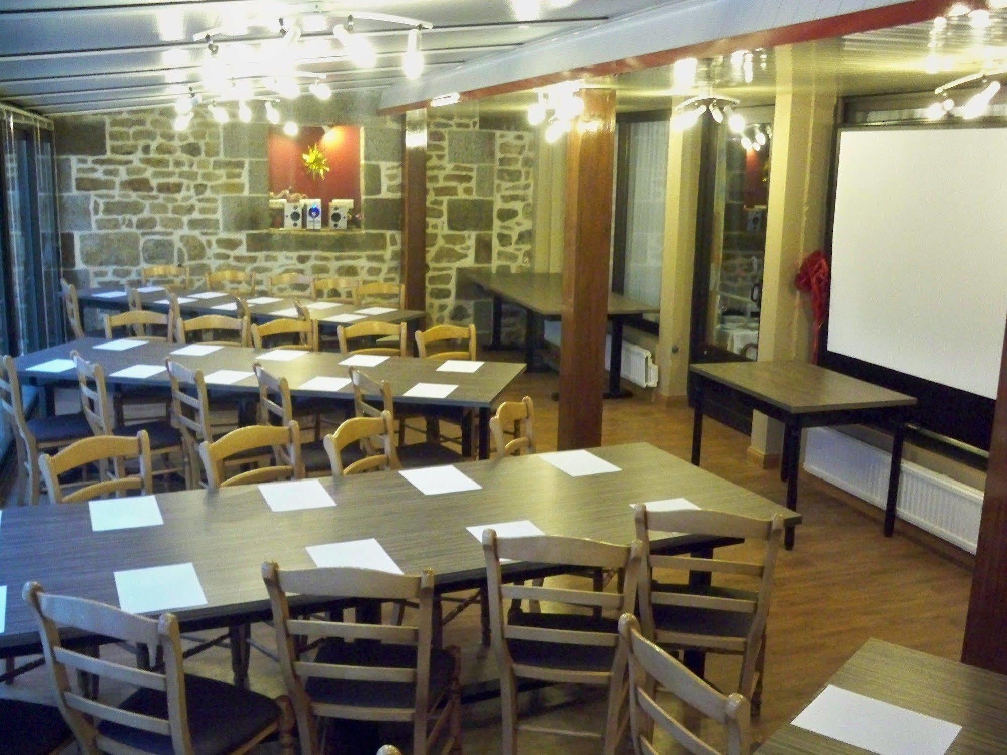 Hotel Restaurant Les 13 Assiettes Le Val-Saint-Père Zewnętrze zdjęcie